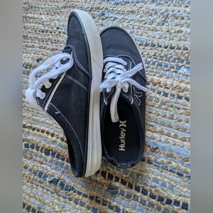 Hurley Black Canvas Slip On Sneakers Size 8.5 M Low Top Skater Surf Casual